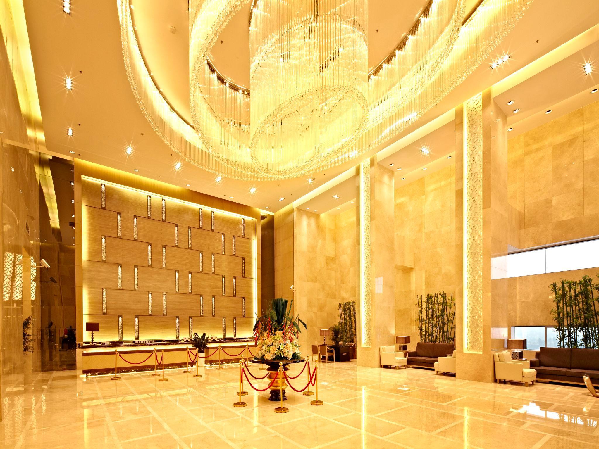 Pearl River International Hotel - Canmetro Line 11 Yijing Lu Station Гуанчжоу Экстерьер фото